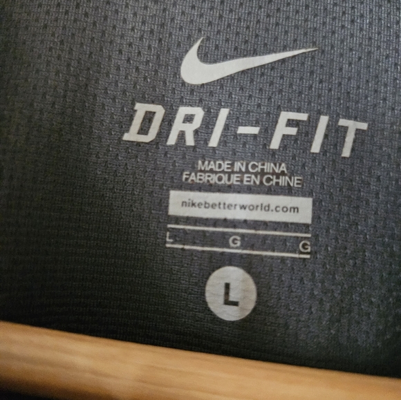 Nike Dry-Fit Men's Tee - Picture 2 of 3